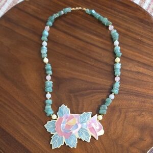Inlaid Shell Flower Design Necklace